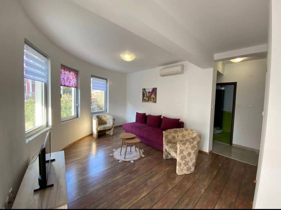 Jednosoban stan sa garazom pored Mega marketa u Becicima